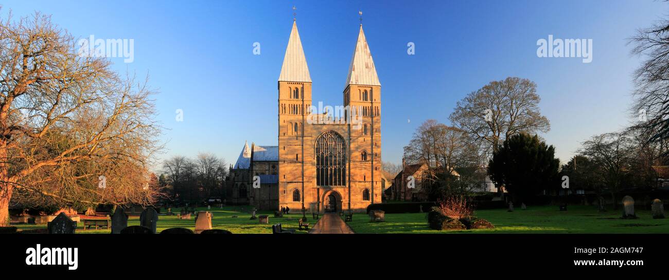 Vista su Southwell Minster, Southwell città mercato, Nottinghamshire, England, Regno Unito Foto Stock