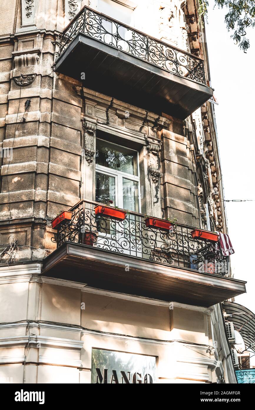 Odessa di architettura del XIX secolo. Facciata di un neo-edificio barocco Foto Stock