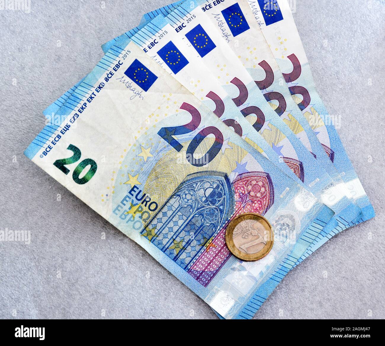 Pile di banconote in euro Foto Stock
