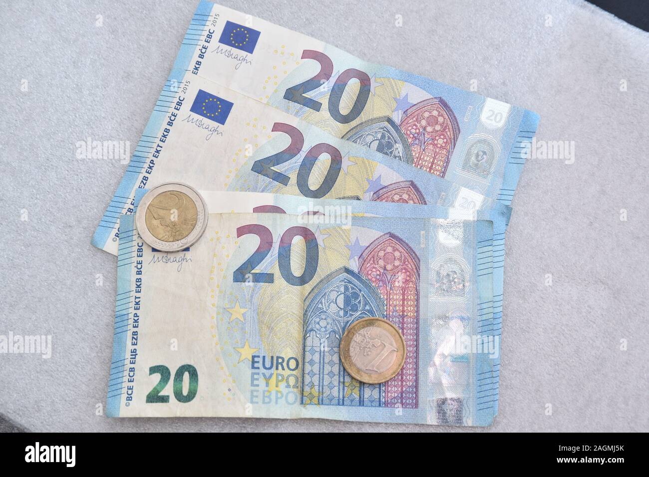 Pile di banconote in euro Foto Stock