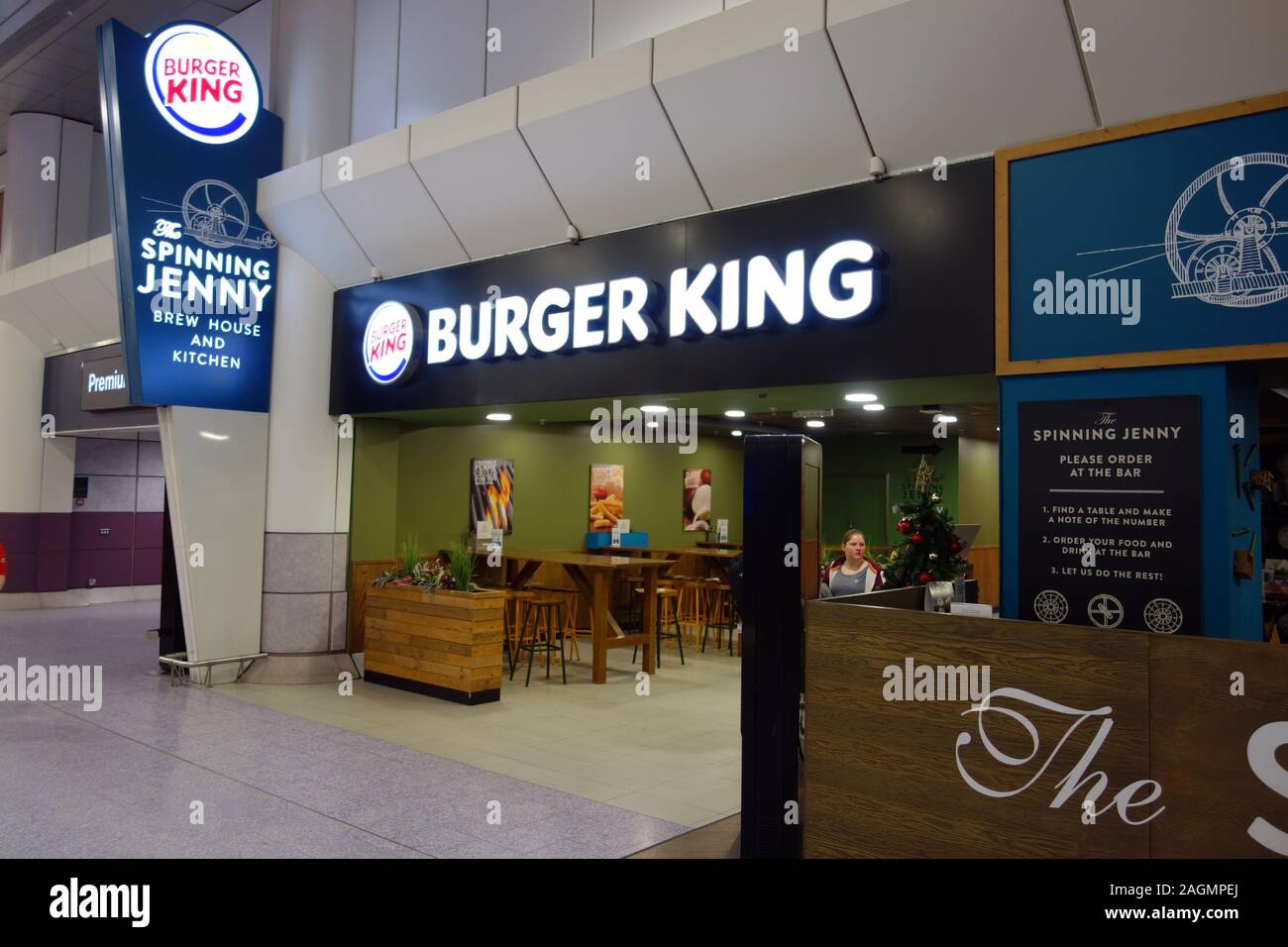 Burger King Ristorante a Manchester Airport Lounge di partenza il morsetto 2, Lancashire, Inghilterra, Regno Unito. Foto Stock