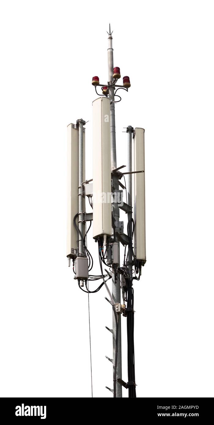 Una telecomunicazione wireless telefono cellulare antenne torre isolata su sfondo bianco. Foto Stock