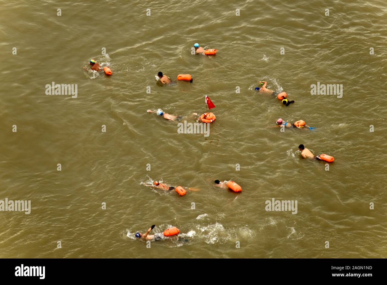 I nuotatori in fiume Yangtze, Wuhan, Cina Foto Stock