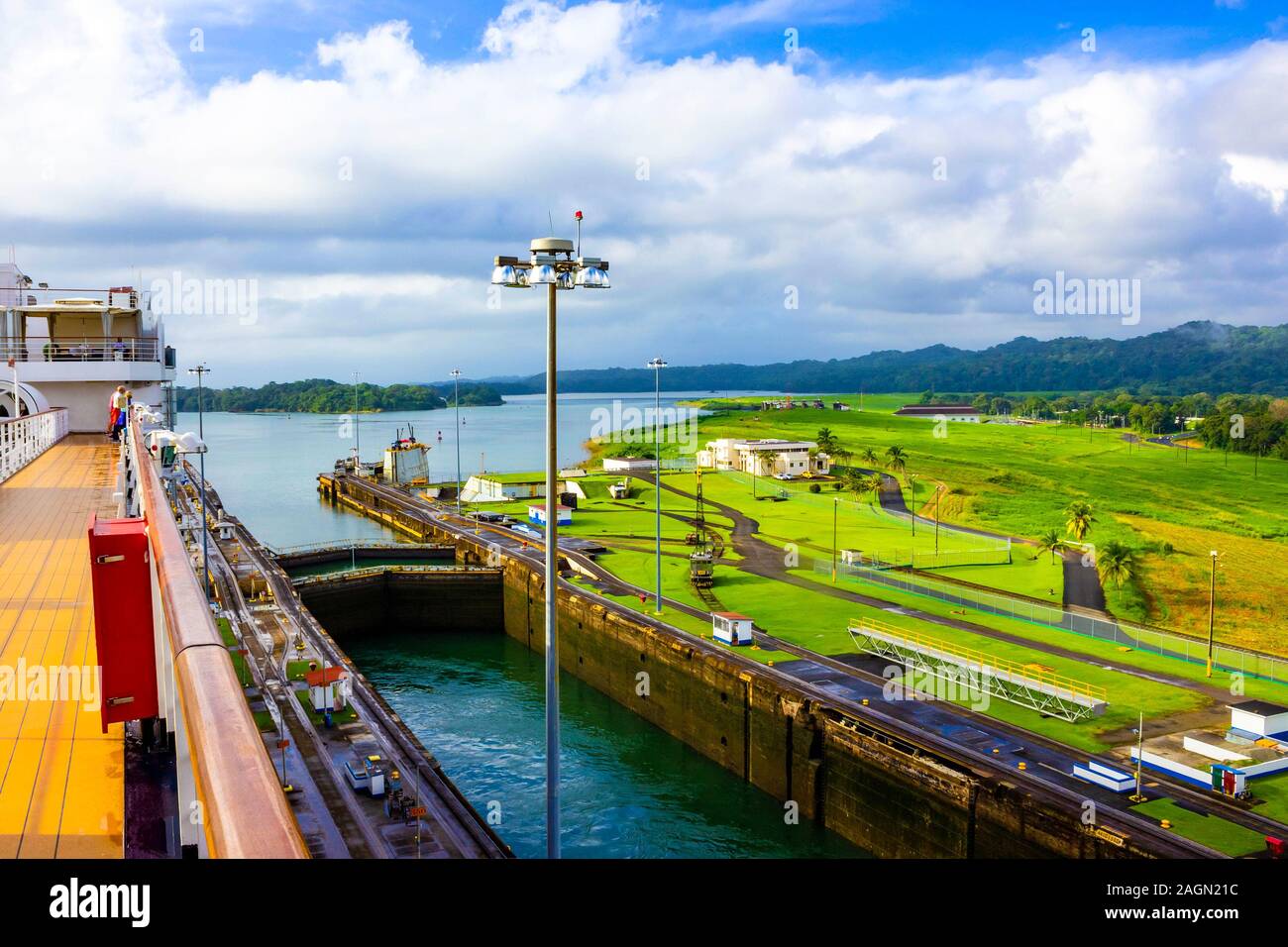 Vista del Canale di Panama dalla nave da crociera Foto Stock