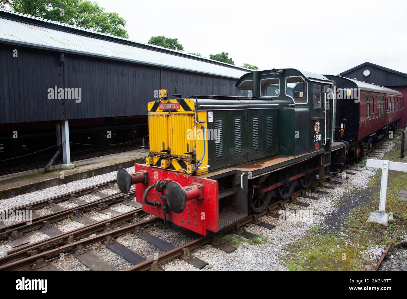 Hudswell-Clarke diesel-meccanica deviatore D2511 a Oxenhope sciavero sul Keighley e Worth Valley Railway, West Yorkshire, Regno Unito Foto Stock