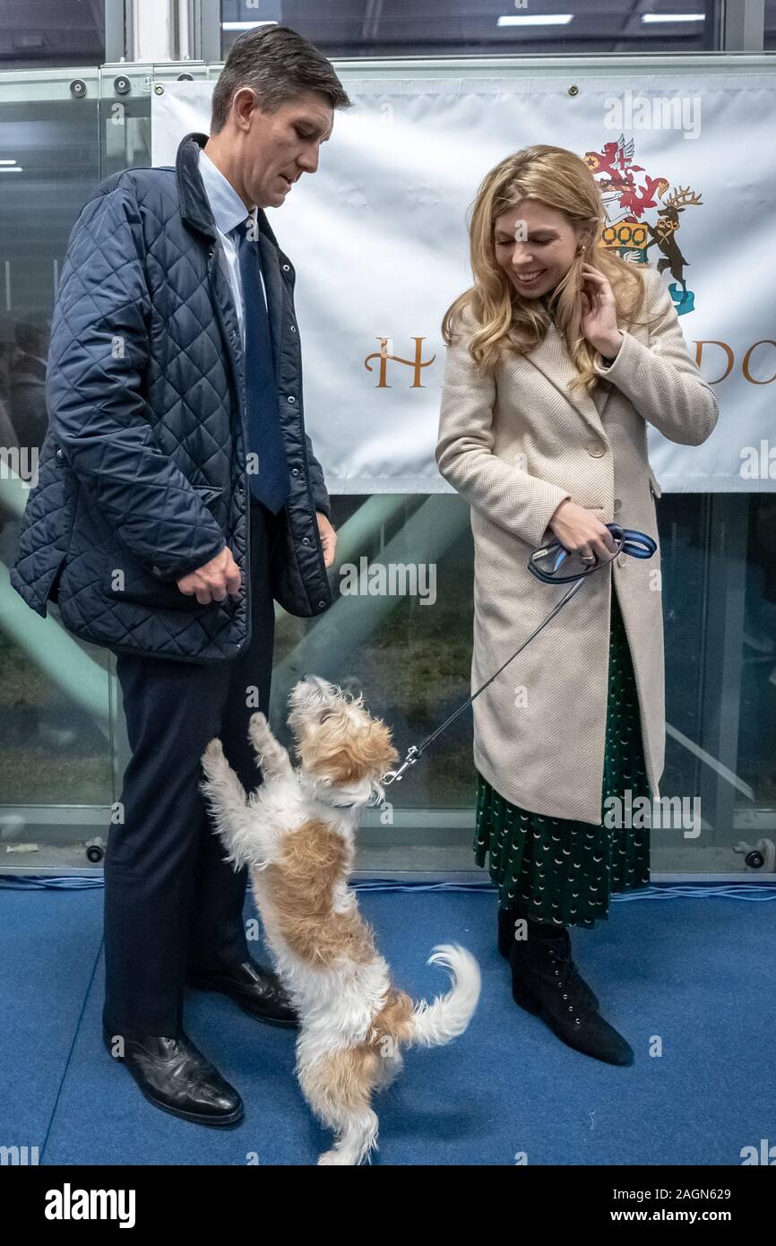 Elezioni generali Night 2019: Il partito conservatore sarebbe andato avanti per vincere una frana che assicura la loro maggioranza più grande dal 1987. Londra, Regno Unito Foto Stock