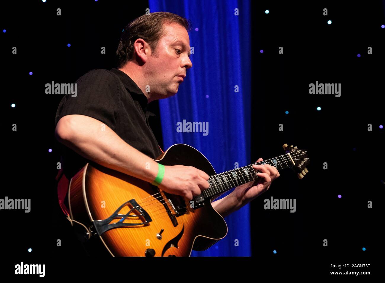 Phil Robson suona la chitarra con i partigiani, Scarborough Jazz Festival 2019 Foto Stock