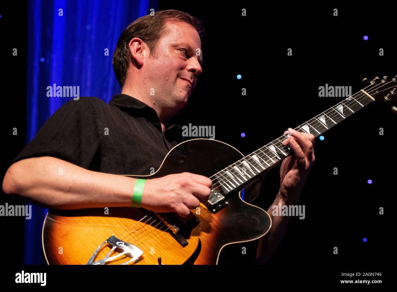 Phil Robson suona la chitarra con i partigiani, Scarborough Jazz Festival 2019 Foto Stock