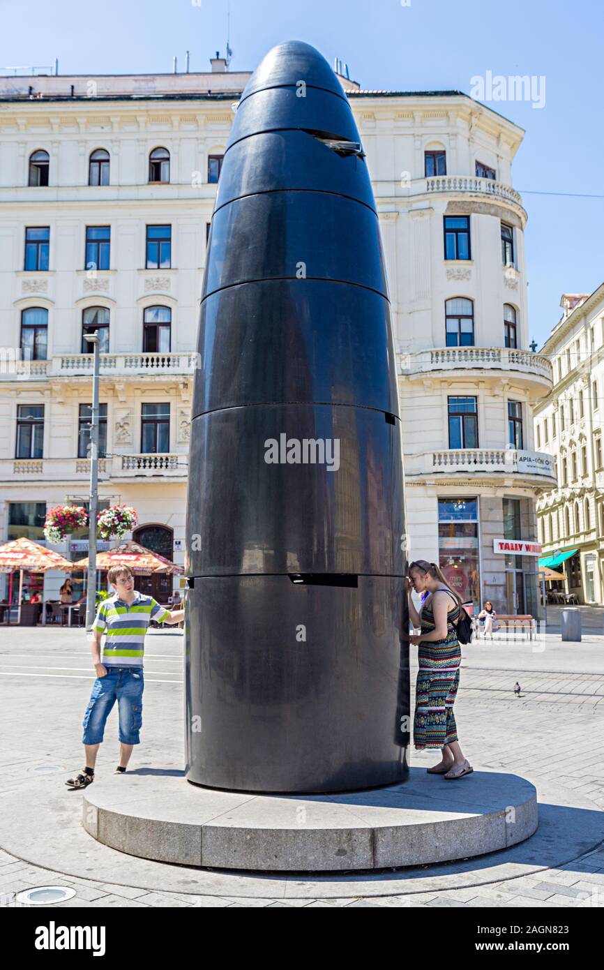 Macchina orologio scultura, náměstí Svobody, Piazza della Libertà, Brno, Repubblica Ceca, Europa Foto Stock