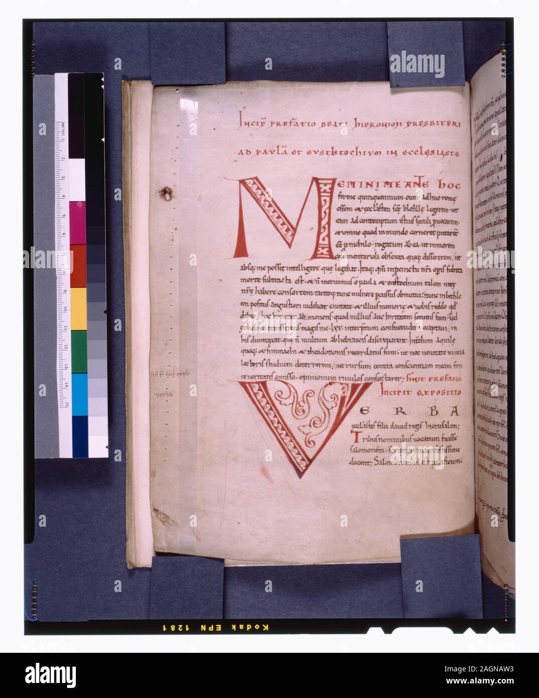 Elencati in de Ricci, Seymour, il censimento di medievale e rinascimentale, manoscritti negli Stati Uniti e in Canada. New York. N.Y.: H.W. Wilson, 1935; e il supplemento, New York, N.Y.: Società Bibliografica dell'America, 1962. Proprietà : Monastero di Saint-Martin di Tournai; comprato 1897 da G. Dunn; la sua vendita (1913) da Leighton. Ottenuto da Wilberforce Eames per la sua biblioteca (Brooklyn, NY) da W. M. Voynich. Dal lascito di Eames nel 1940. De Ricci, 2313. De Ricci, Supplemento, 329. Grafico dal dottor G.B. Valutazione. 29 linee lunghe, governato in puntasecca, prickings visibile. Al di sopra della linea superiore. Alcuni portafogli (23 e 39 f Foto Stock