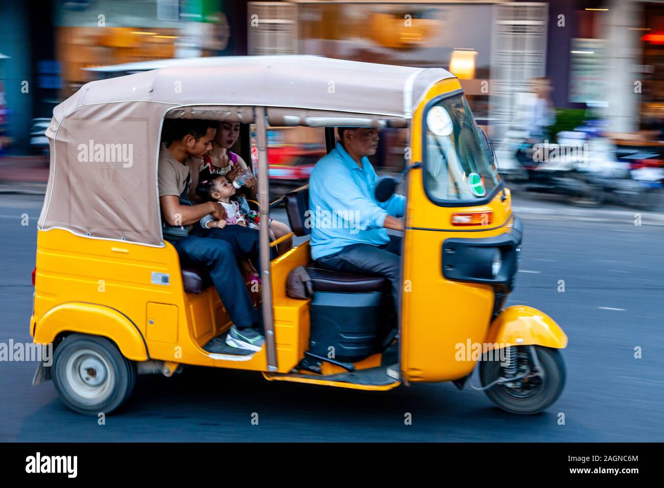 Un Auto Rickshaw (moto) Taxi, Phnom Penh Cambogia. Foto Stock