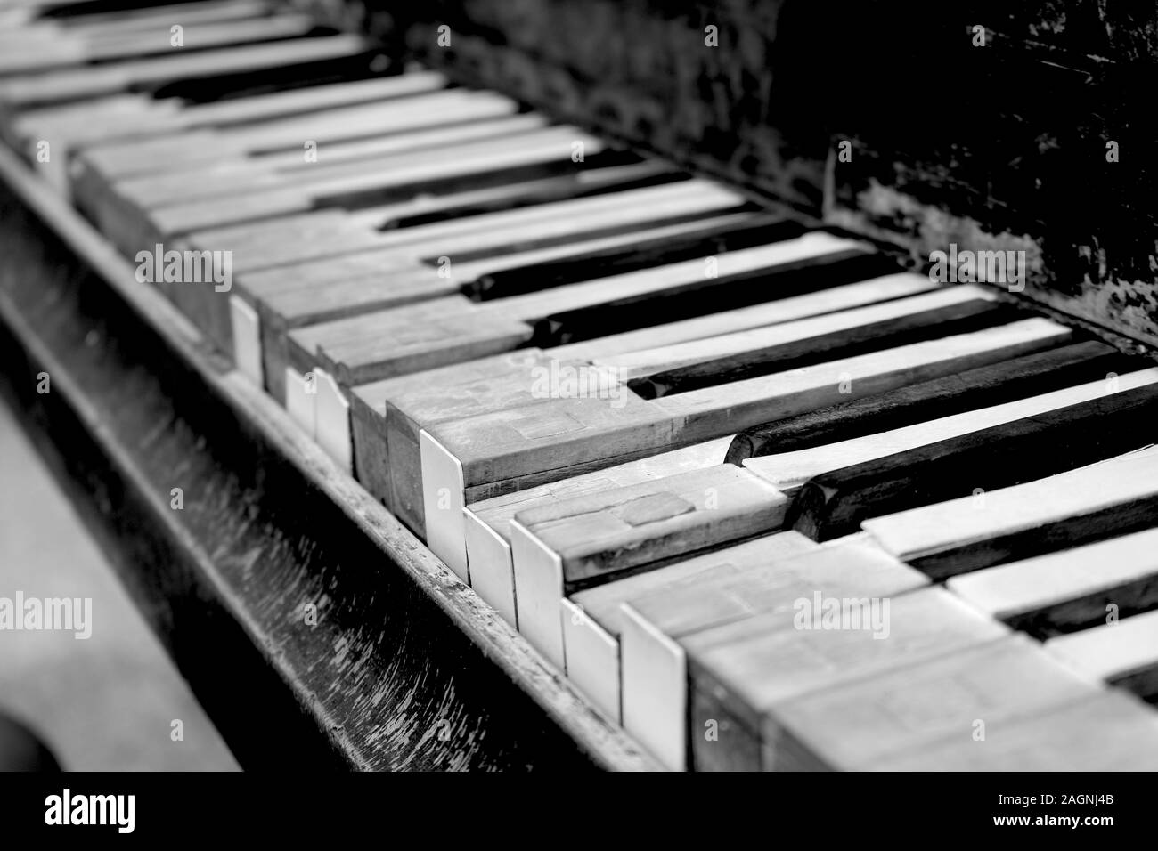Close up macro di antico pianoforte chiavi in bianco e nero. Fotografia artistica concetto o idea Foto Stock