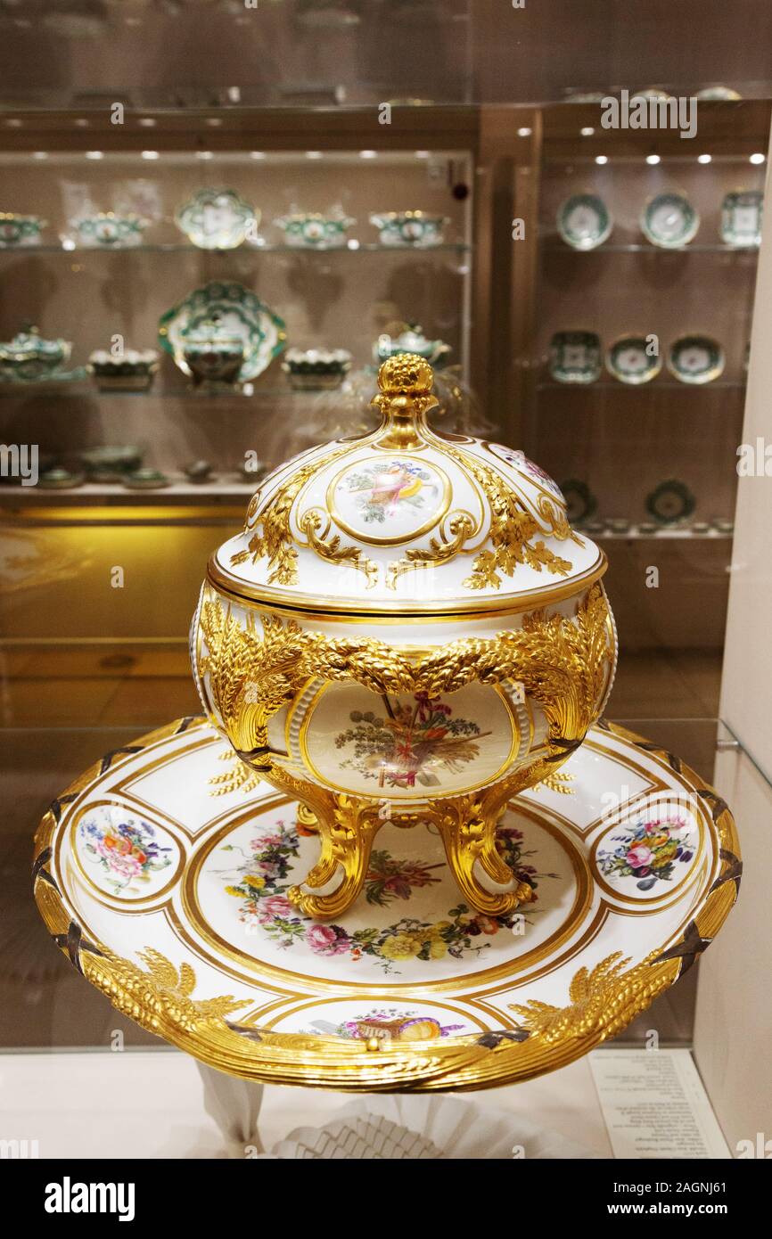 Tureen ornato del XIX secolo, parte di un set di stoviglie; Museo Sisi Vienna, interno; Hofburg, Vienna Austria Europa Foto Stock