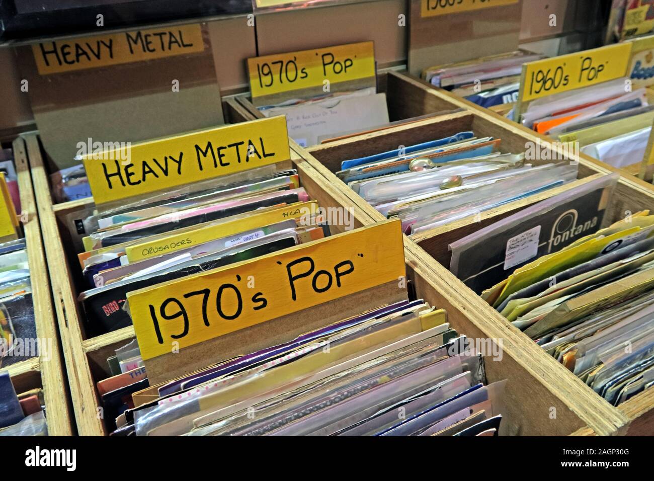 Record Store Day - singoli da 7' per genere, in un negozio di dischi indipendente in inglese Foto Stock