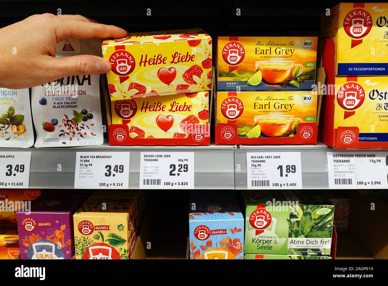 Heisse Liebe (eng.: amore caldo aromatizzato) Teekanne marca cartoni del tè Foto Stock