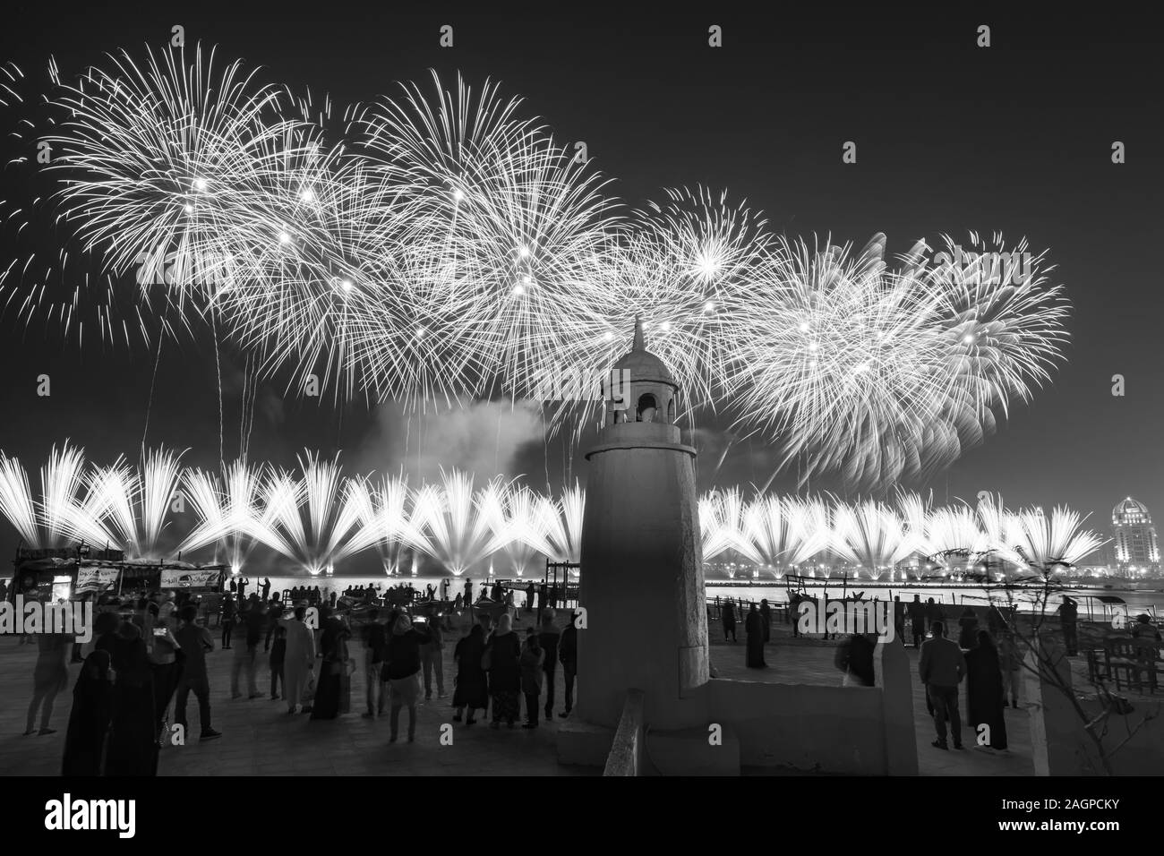 Qatar Nazionale giorno fuochi d'artificio in Katara Villaggio Culturale Foto Stock