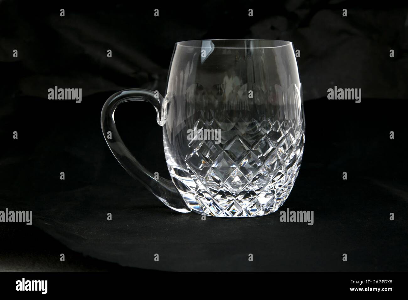 Tagliare vetro cristallo mezza pinta di vetro Foto Stock