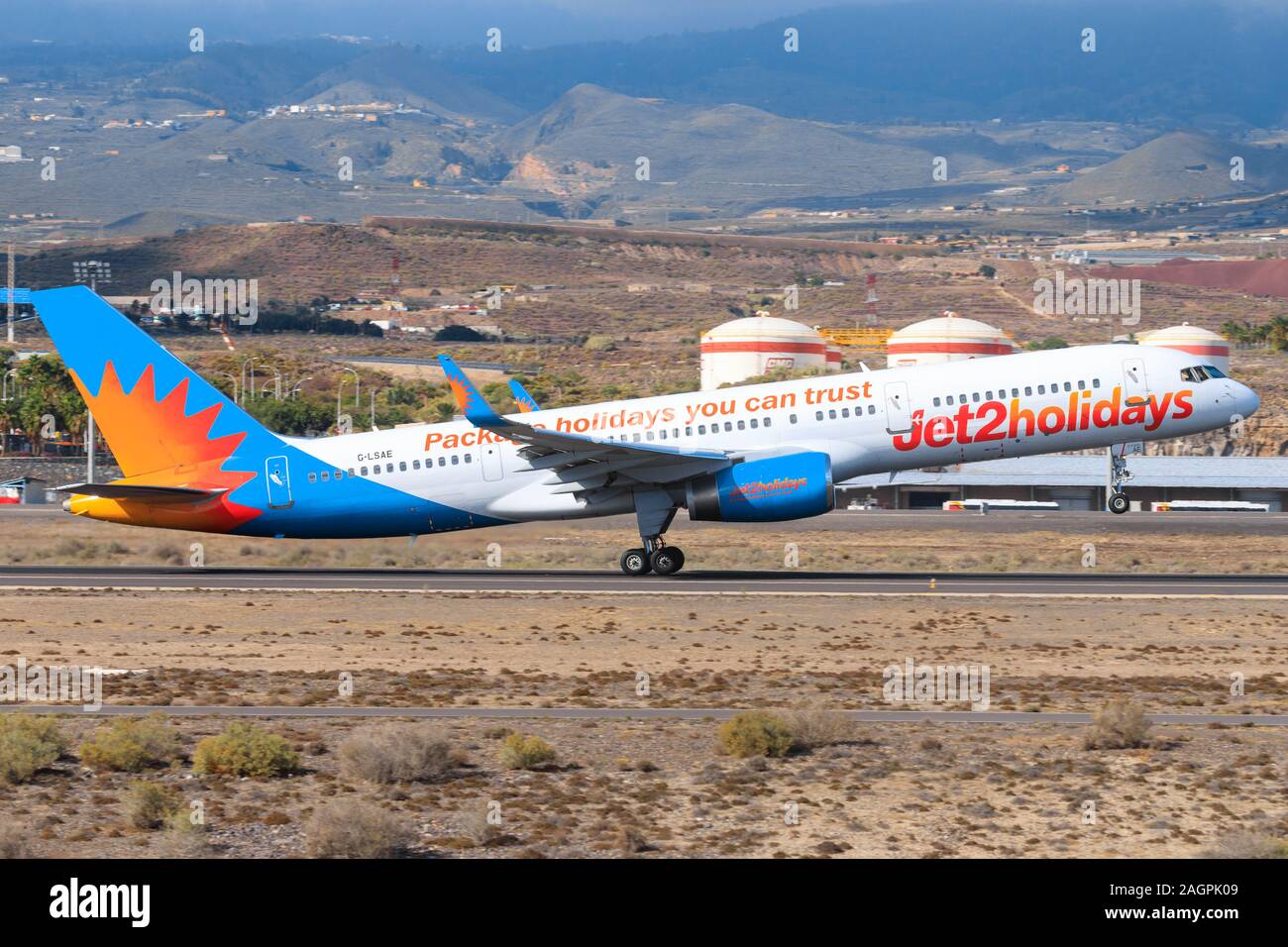 Tenerife, Spagna - 23 Novembre 2019: Jet2 B737-800: all'aeroporto di Tenerife Sud. Foto Stock