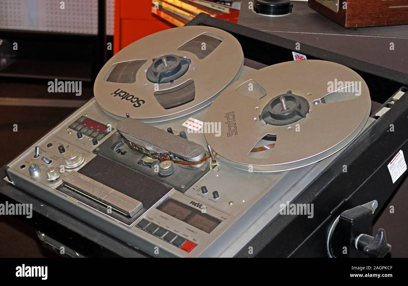 Studio, Revox PR99, reel to reel tape unit, utilizzato nella sala di comunicazione del bunker nucleare MOD 1980, Nantwich, Cheshire, Inghilterra, Regno Unito Foto Stock