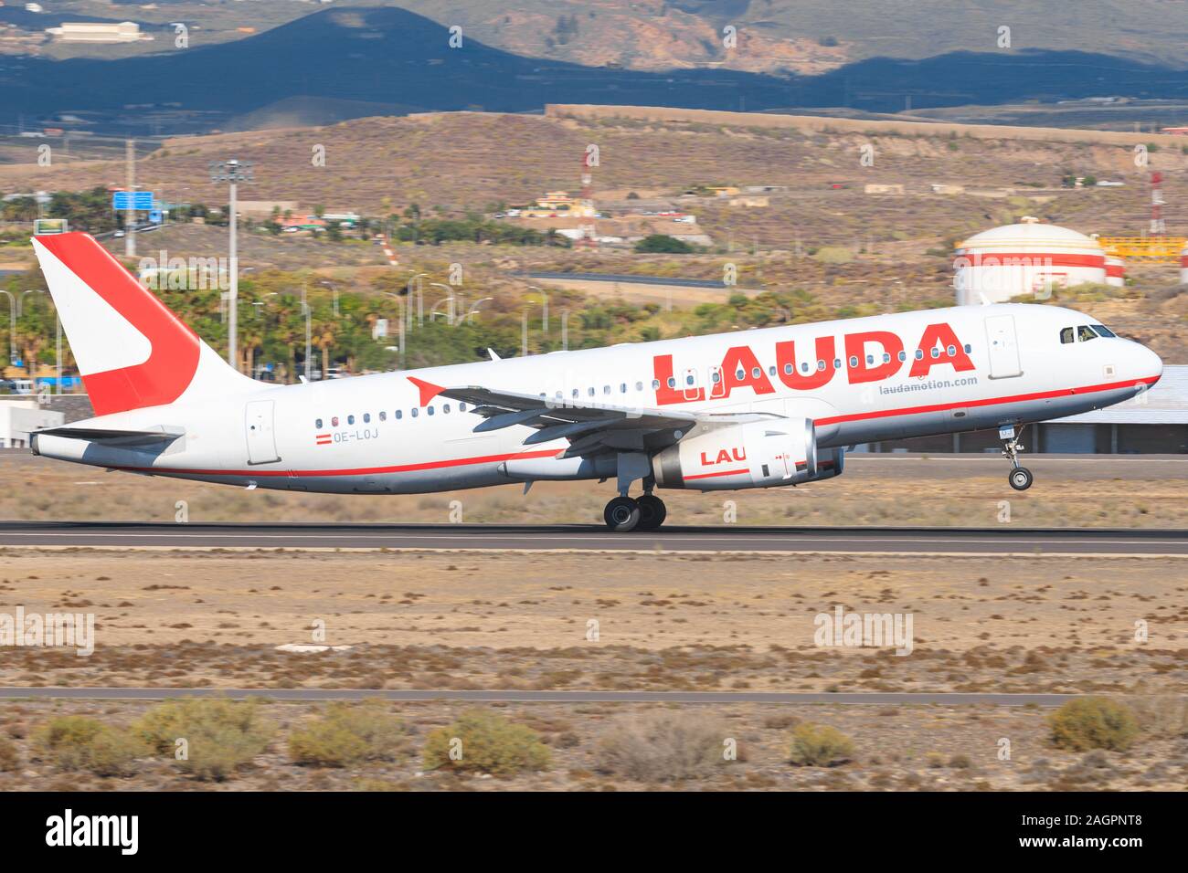 Tenerife, Spagna - 23 Novembre 2019: Lauda A320 all'aeroporto di Tenerife Sud. Foto Stock