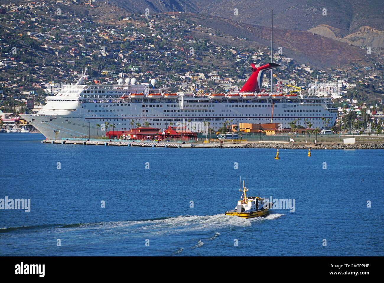 Il carnevale di ispirazione nave da crociera nel porto di Ensenada, Baja California, Messico. Foto Stock
