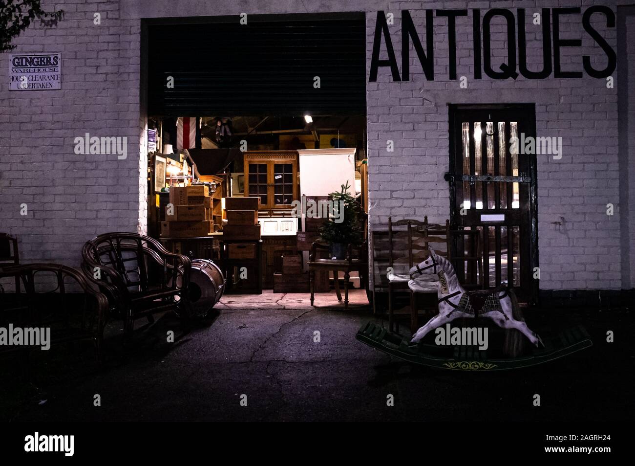 Magazzino Gingers e mobili di antiquariato shop, Park Road, Abergavenny, Monmouthshire, Galles del Sud Foto Stock