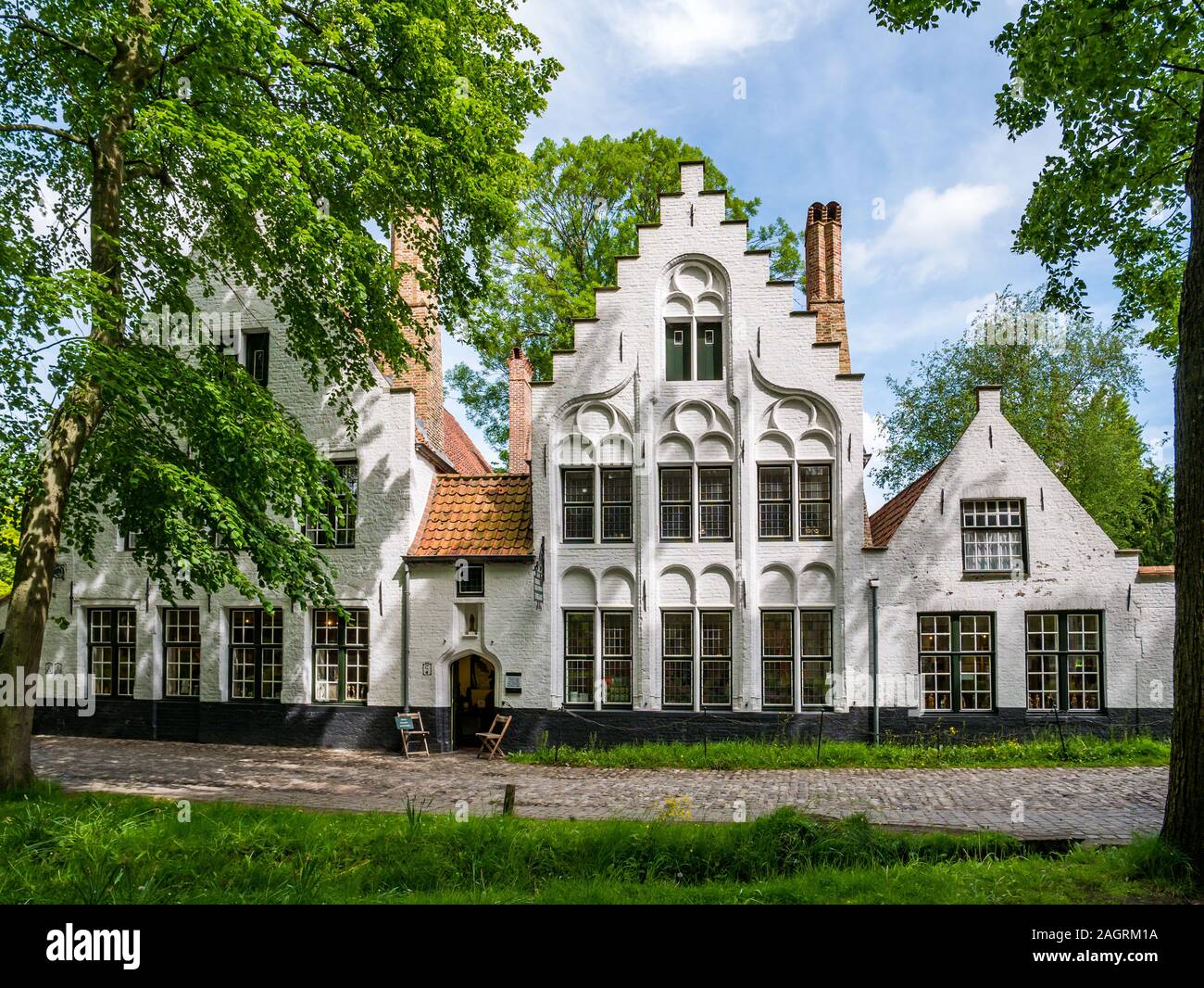 Convent Garden di Begijnhof, beghinaggio, a Bruges, Fiandre Occidentali, Belgio Foto Stock
