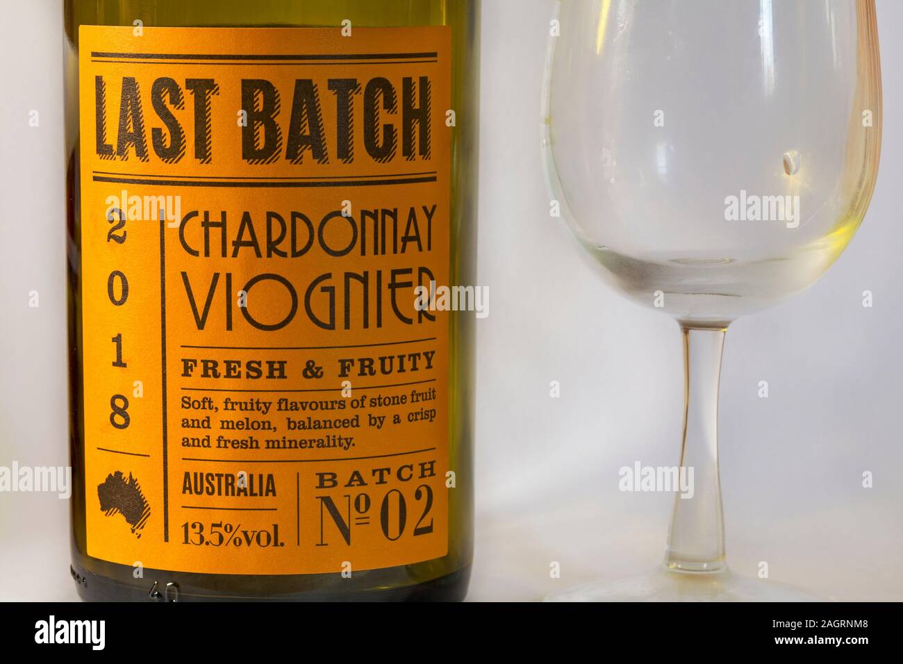 L'ultima goccia in vetro - empty ultimo lotto Chardonnay Viognier vino bianco e bottiglia di vetro - vino Australiano Foto Stock