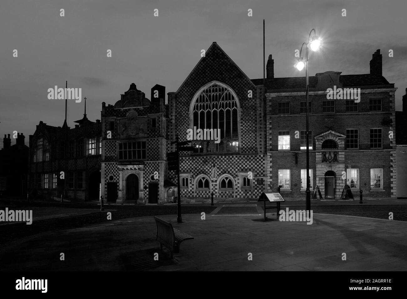 Esterno del Municipio e Trinity Guildhall, Kings Lynn town, Norfolk, Inghilterra, Regno Unito Foto Stock