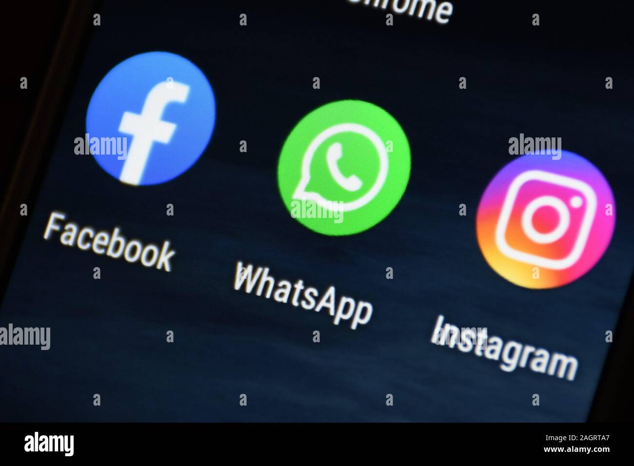 Facebook, Instagram e Whatsapp icone sulla schermata monitor. Rete sociale sito web. Icona. Social media app. Rete sociale Foto Stock