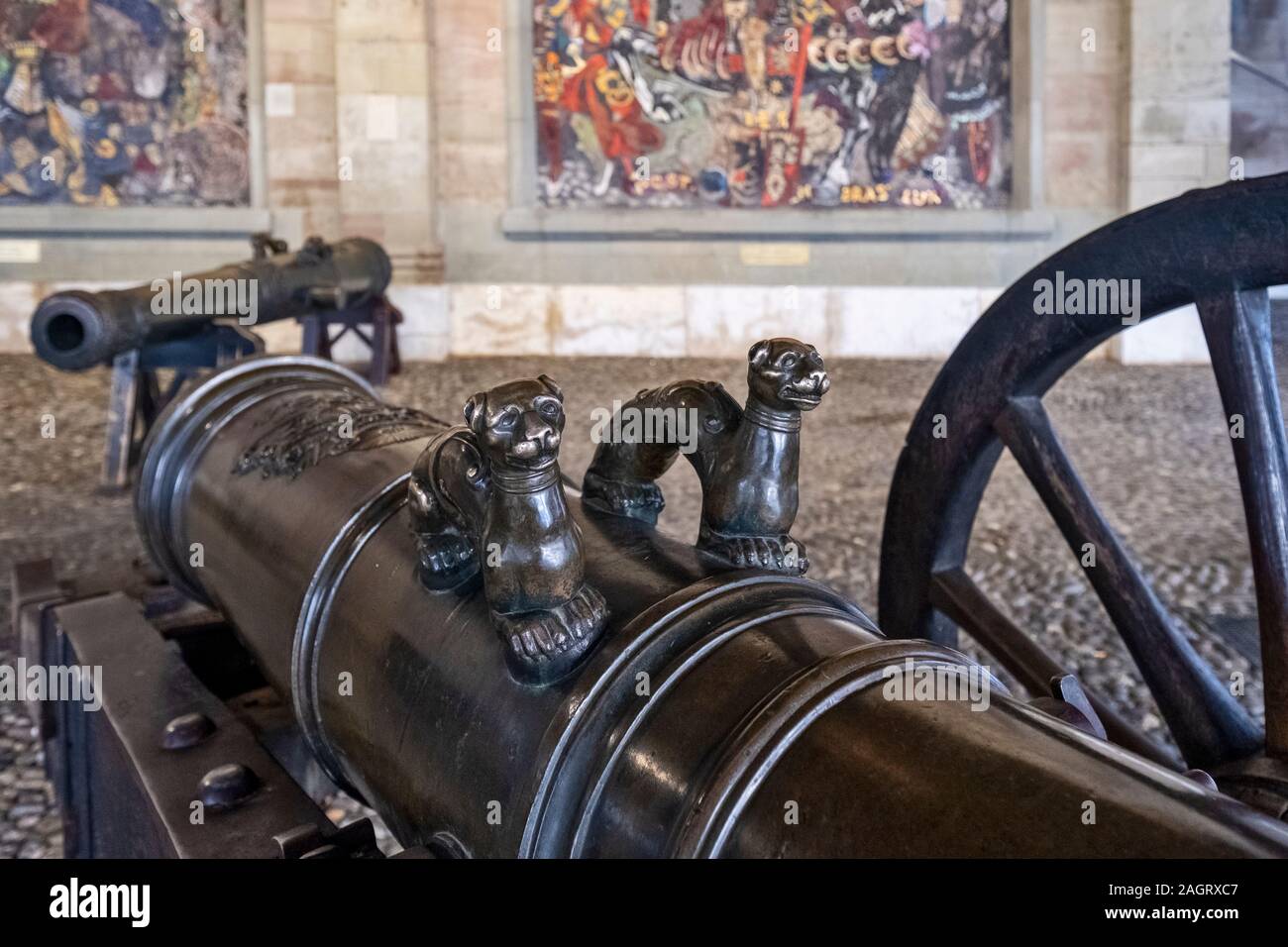 Vecchio Arsenale cannon nella città vecchia di Ginevra, Svizzera Foto Stock