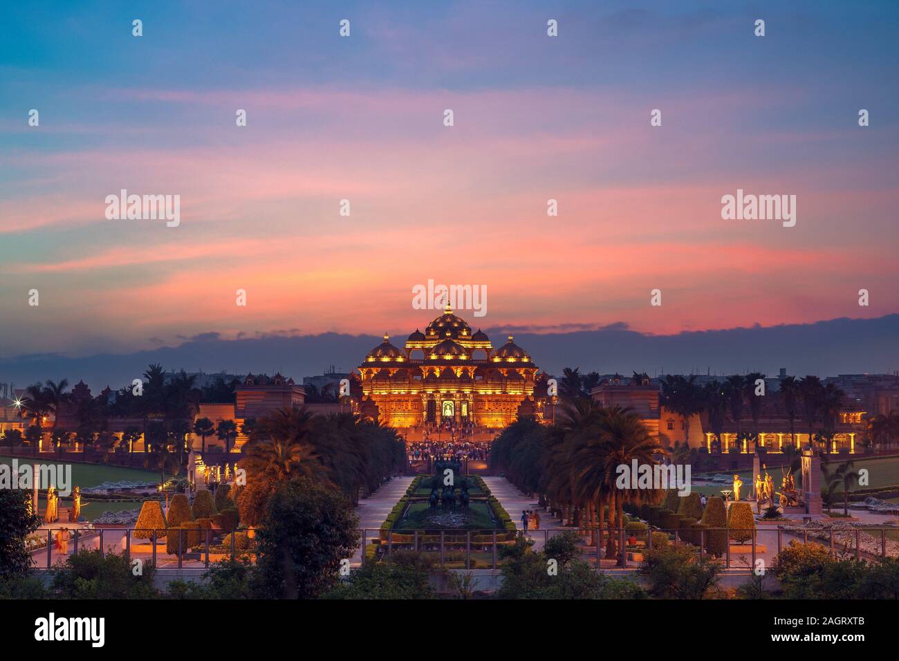 Vista notturna di akshardham tempio a Delhi, India Foto Stock
