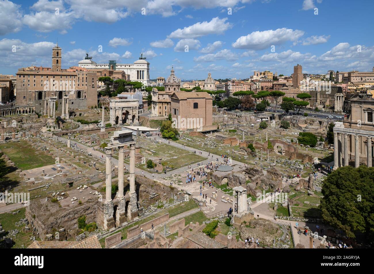 Roma. L'Italia. Vista del Foro Romano (Forum Romanum/Foro Romano) dal Colle Palatino guardando verso il colle Capitolino. In primo piano sono il progetto REMA Foto Stock