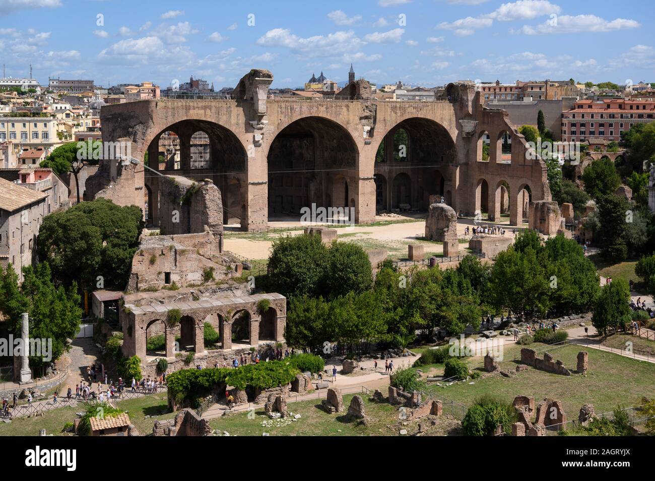 Roma. L'Italia. Roman Forum (Forum Romanum/Foro Romano), resti della Basilica di Massenzio e Costantino (Basilica di Massenzio), 312 annuncio. Foto Stock