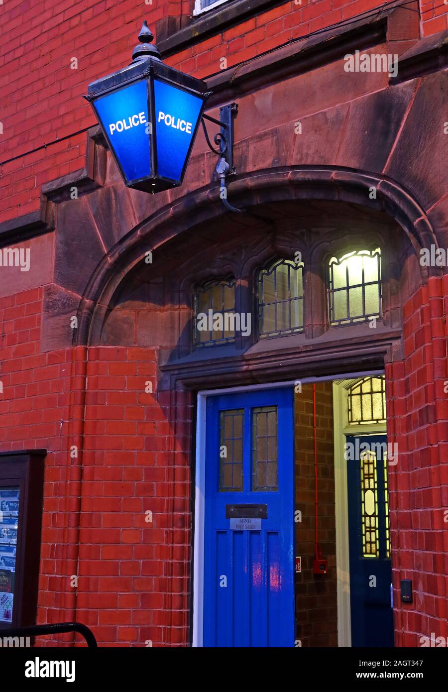 Dixon di Dock Green tipo British blu lampada di polizia, la stazione di polizia Grappenhall Road, Stockton Heath, Warrington, Cheshire, Inghilterra, Regno Unito, WA4 2AF Foto Stock
