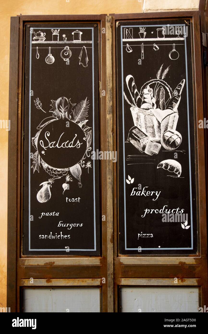 Lavagna con menu in Roma centro storico Foto Stock