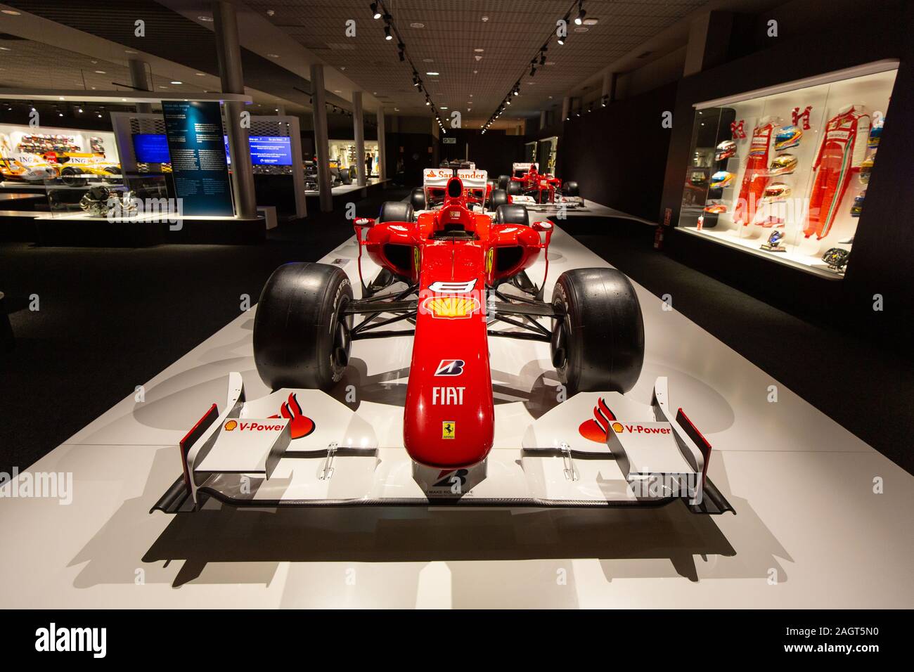 Fernando Alonso Museum, Llaneras, Spagna - 18 April, 2019: Fernando Alonso è stato runner-up nel mondo della Formula 1 con la Ferrari F10 nel 2010 seaso Foto Stock