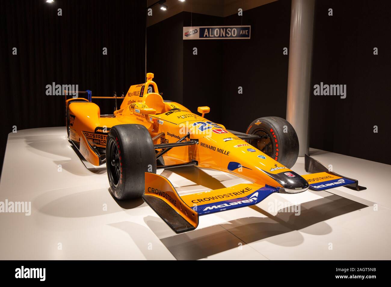 Fernando Alonso Museum, Llaneras, Spagna - 18 April, 2019: Fernando Alonso ha partecipato alla 500 Miglia di Indianapolis 2017 con questo McLaren-Honda- Foto Stock
