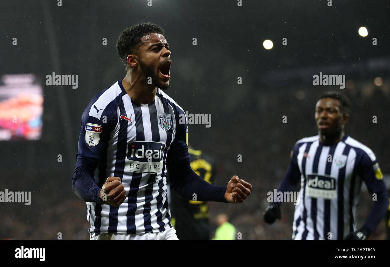 West Bromwich Albion's Darnell Furlong punteggio celebra il suo lato del primo obiettivo del gioco durante il cielo di scommessa match del campionato al The Hawthorns, West Bromwich. Foto Stock
