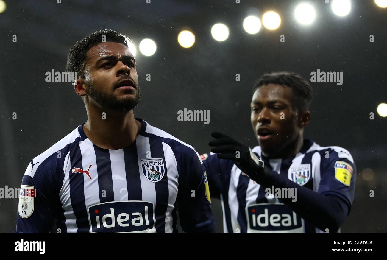 West Bromwich Albion's Darnell Furlong punteggio celebra il suo lato del primo obiettivo del gioco durante il cielo di scommessa match del campionato al The Hawthorns, West Bromwich. Foto Stock