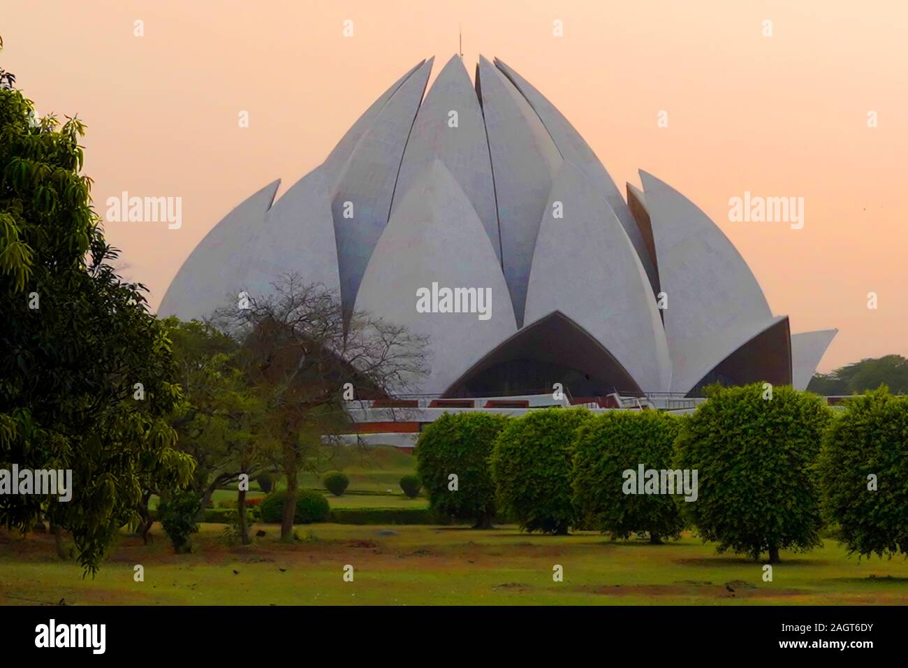 Il Tempio del Loto, situato a Delhi, India, è un Bahá'í casa di culto che è stato dedicato nel dicembre 1986. Notevole per la sua forma flowerlike Foto Stock