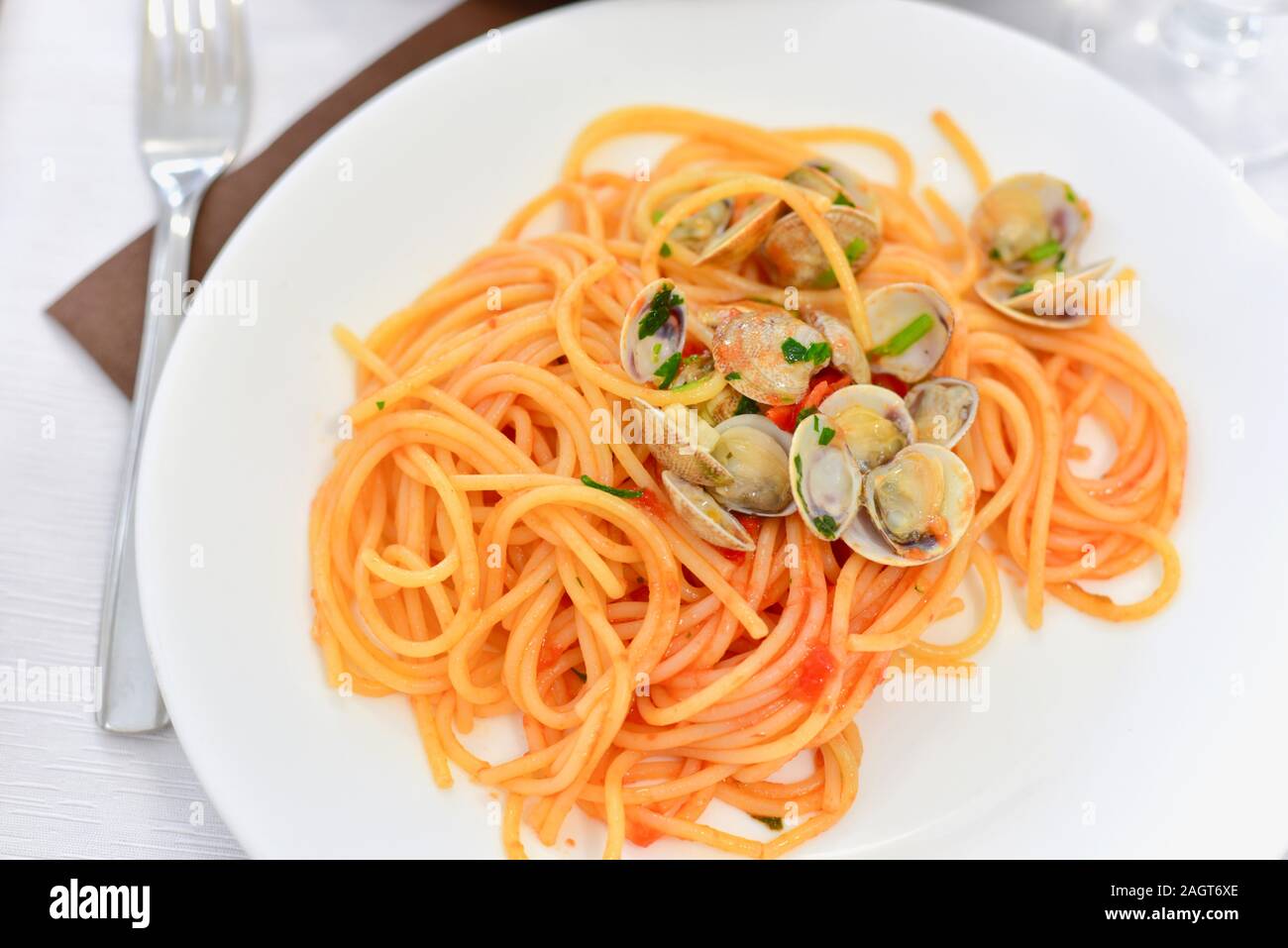 Pomodoro Italian-Style Spaghetti alle vongole Foto Stock