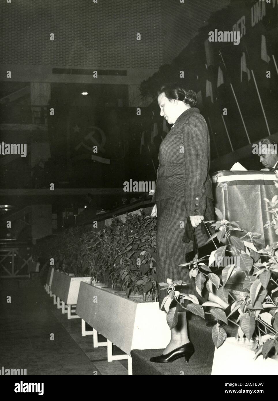 Politico italiano Nilde Iotti a una conferenza di PCI, Roma, Italia degli anni sessanta Foto Stock