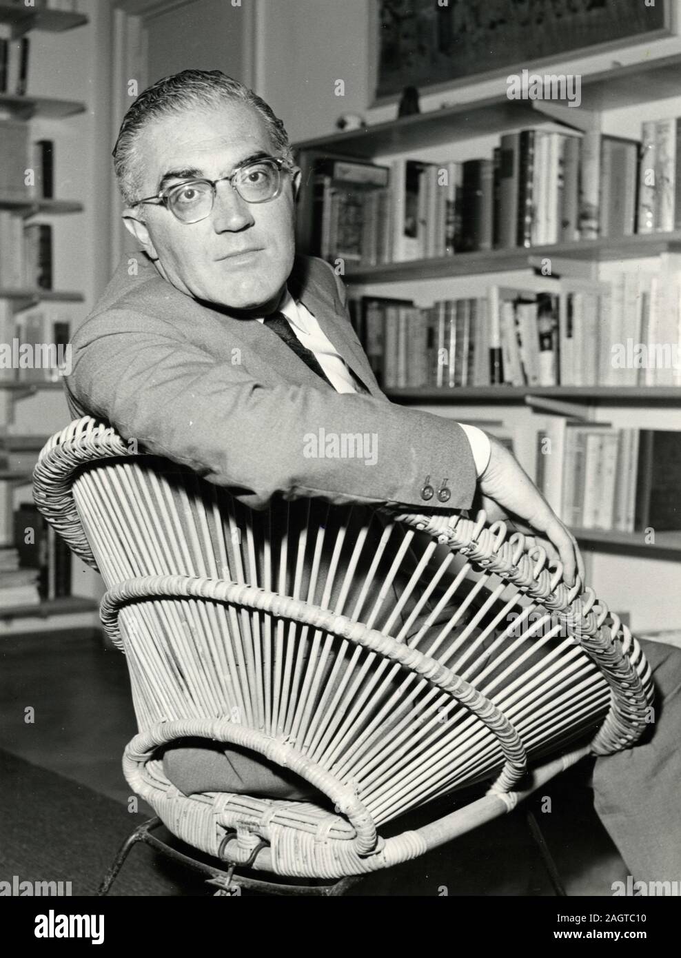 Scrittore italiano e giornalista Giancarlo Vigorelli, Roma, Italia 1960 Foto Stock
