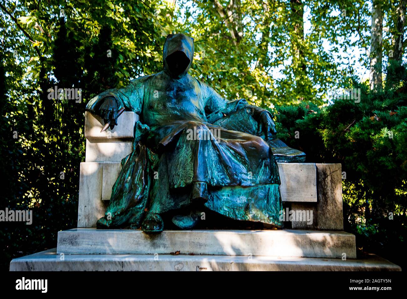 Poeta anonimo a Castello Vajdahunyad nel parco della città di Budapest, Ungheria. È stato costruito nel1896 ha celebrato i mille anni della fondazione di Ungheria Foto Stock