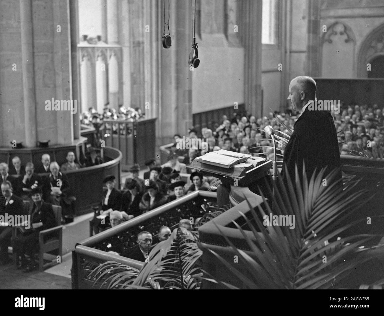 Ottobre 10, 1947 - Battesimo principessa Marijke (Christina) nella chiesa del duomo di Utrecht - Corte predicatore Ds. J.F. Berkel durante la predizione Foto Stock