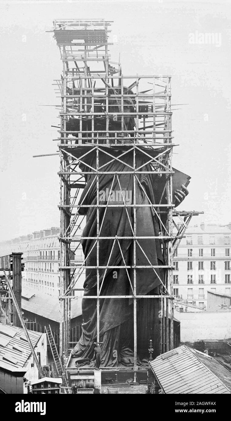 Assemblaggio della Statua della Libertà a Parigi Foto Stock