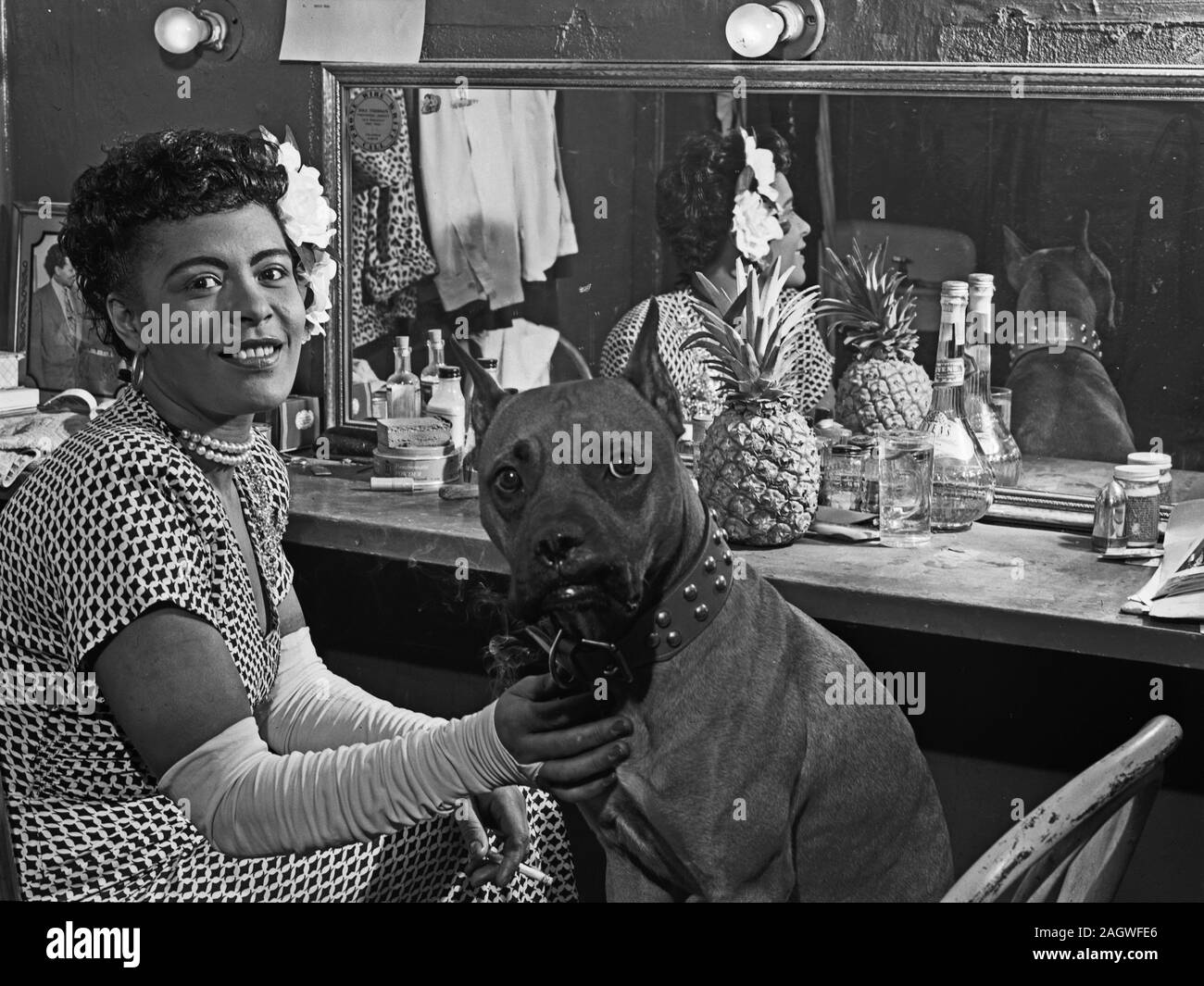 Billie Holiday e Mister, New York, N.Y., ca. Giugno 1946 Foto Stock
