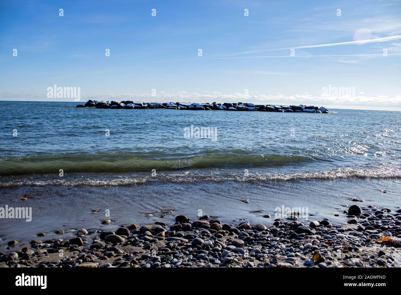 Riva del lago Ontario in un pomeriggio d'inverno Foto Stock