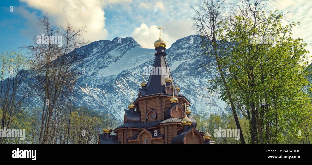 Chiesa ortodossa in montagna. Foto Stock